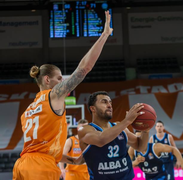 直线杀球被 直线杀球被